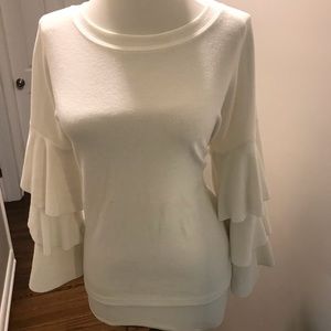 LEITH knit top w 3/4 ruffled sleeve.